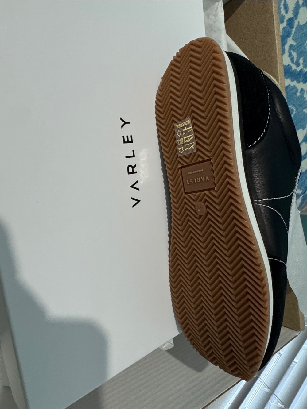 Sneakers - Picture 5 of 6